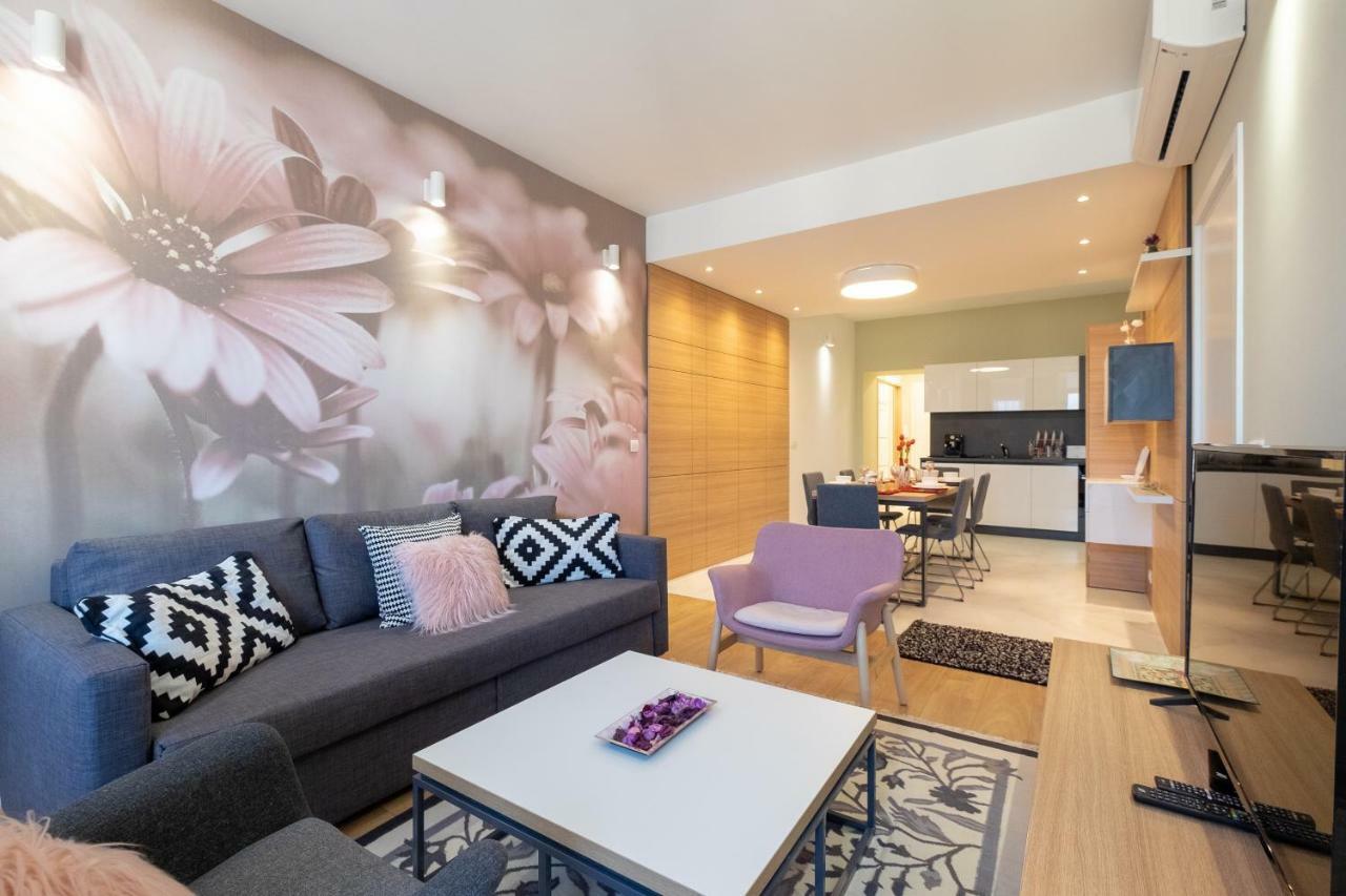 Vitosha Blvd Luxury 2-Bedroom, 2-Bathroom With Balcony Sofia Extérieur photo