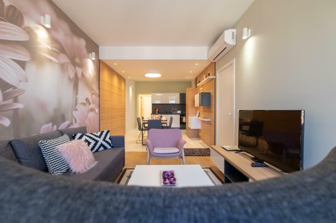 Vitosha Blvd Luxury 2-Bedroom, 2-Bathroom With Balcony Sofia Extérieur photo