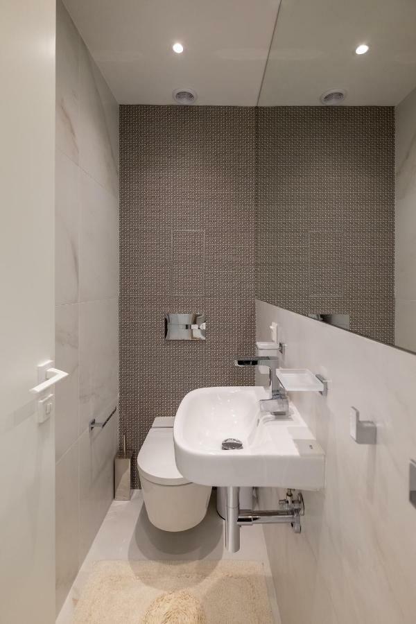 Vitosha Blvd Luxury 2-Bedroom, 2-Bathroom With Balcony Sofia Extérieur photo