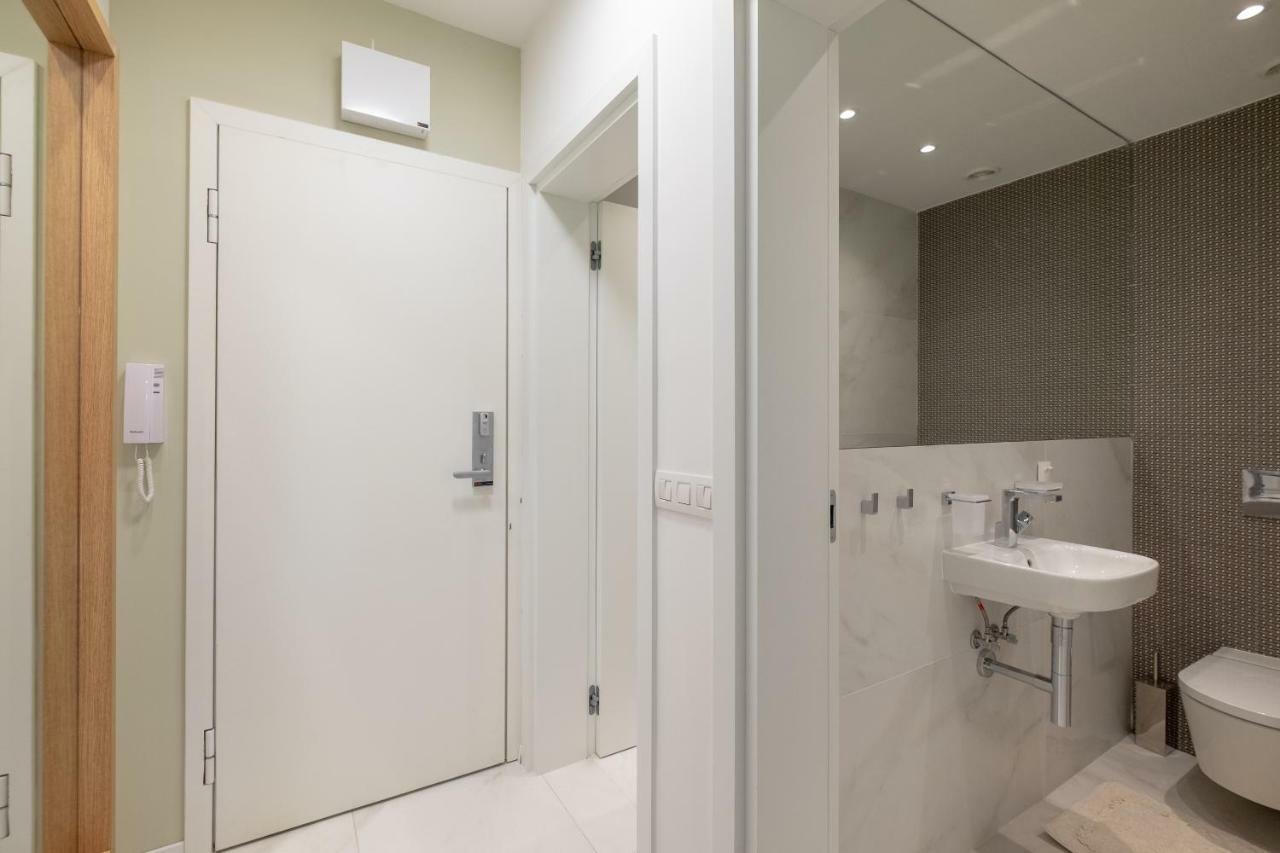 Vitosha Blvd Luxury 2-Bedroom, 2-Bathroom With Balcony Sofia Extérieur photo